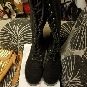 Lace up boot with side zipper
